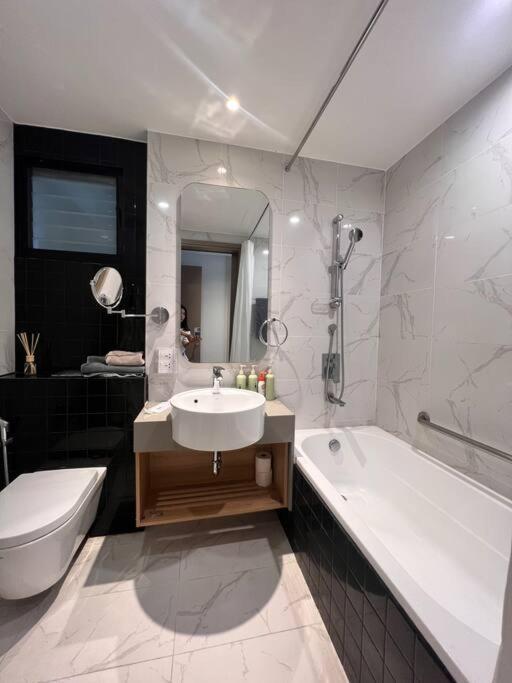 Luxury In Zenity District 1 *